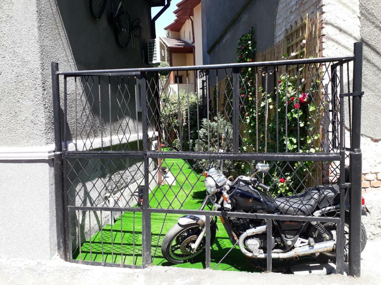 Motor House Unirii Hotel Boekarest Buitenkant foto